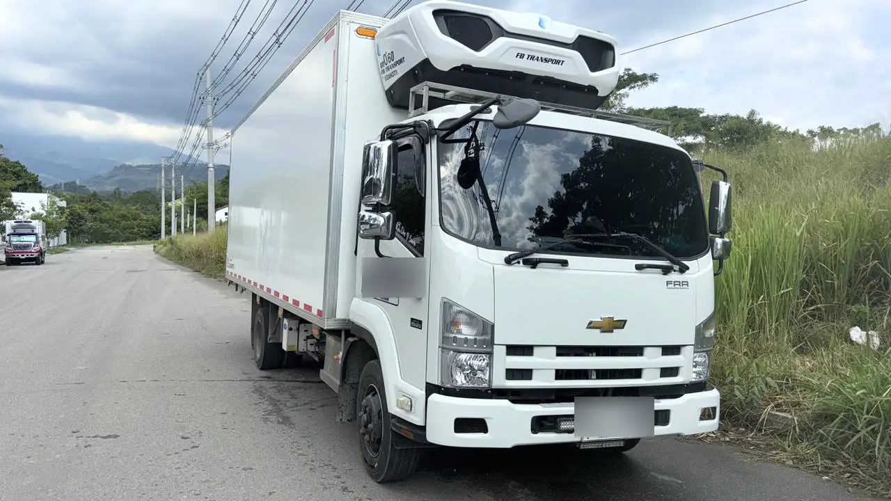 Camión Chevrolet FRR refrigerado de J&M